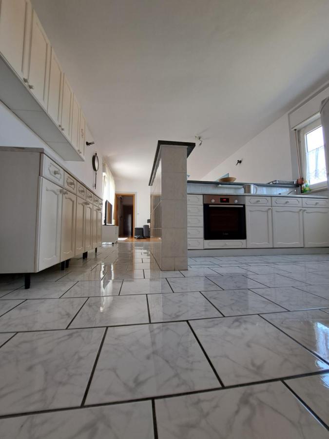 Guesthouse Varnica Kaštel Lukšić Εξωτερικό φωτογραφία