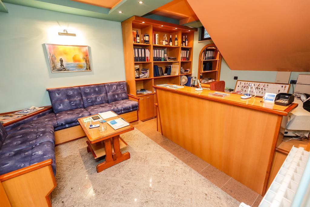 Guesthouse Varnica Kaštel Lukšić Εξωτερικό φωτογραφία