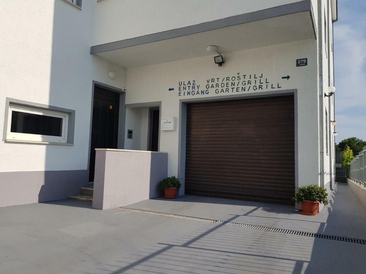 Guesthouse Varnica Kaštel Lukšić Εξωτερικό φωτογραφία
